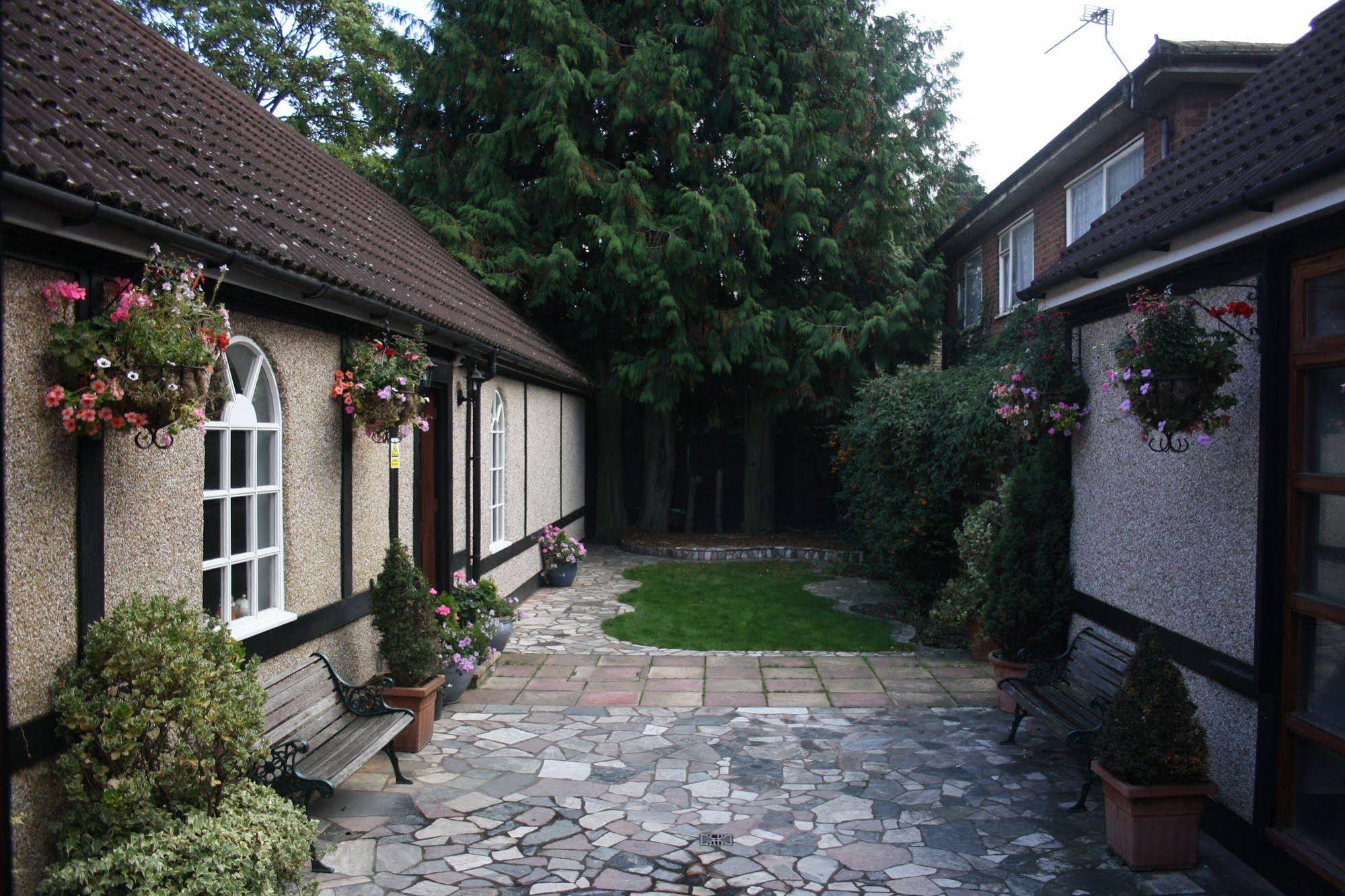 Kings Paget Hotel
