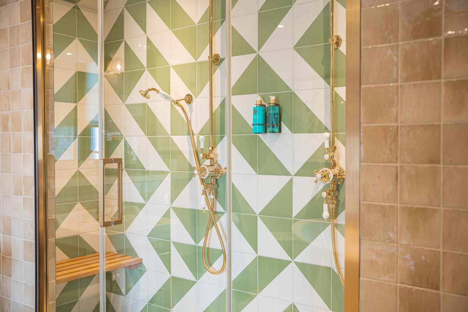 The Salisbury Arms Hotel