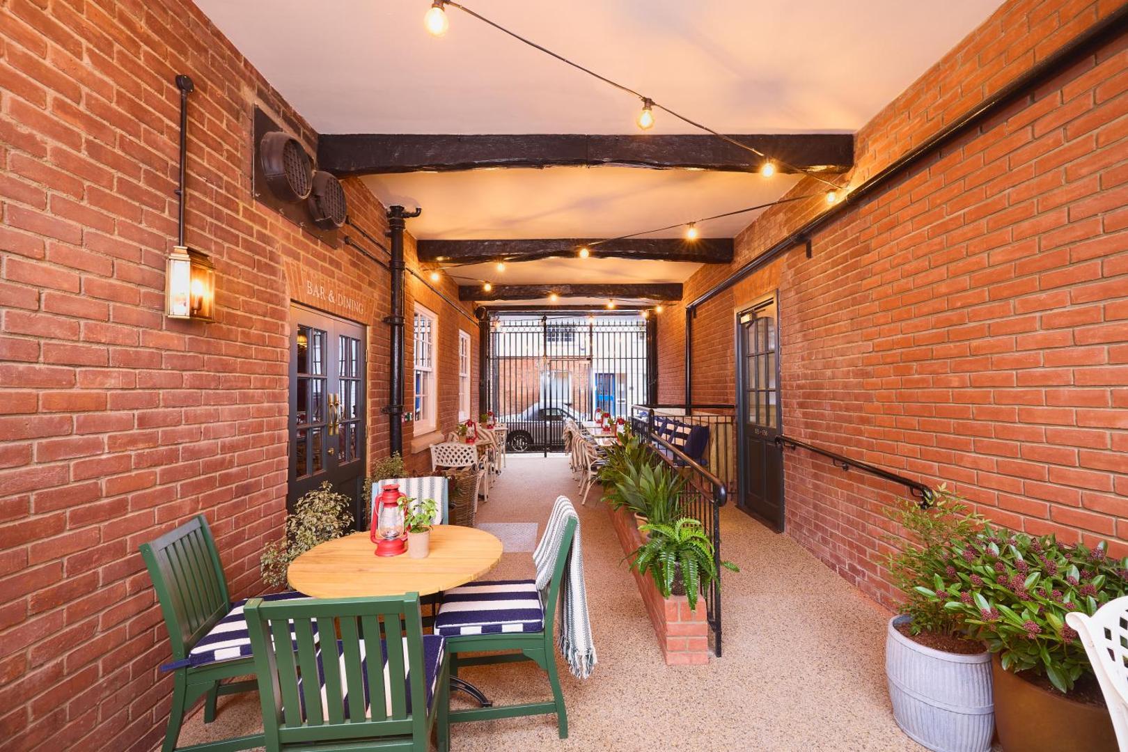 The Salisbury Arms Hotel