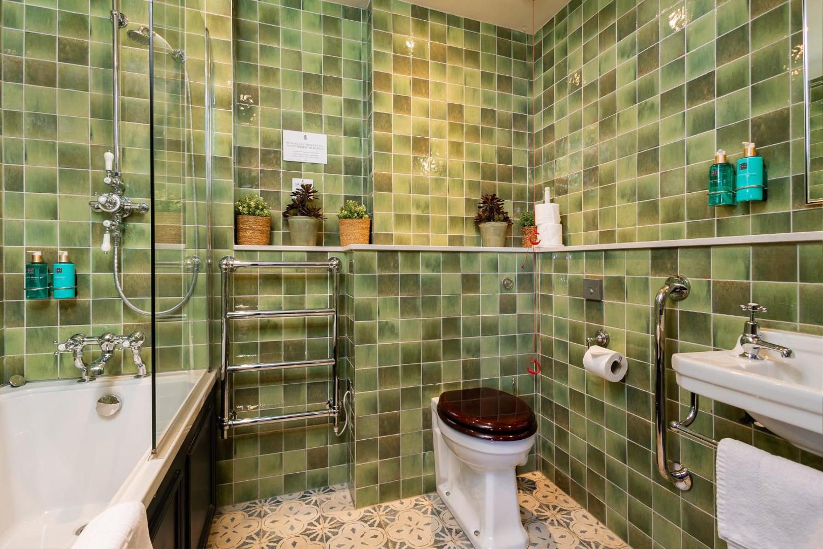 The Salisbury Arms Hotel