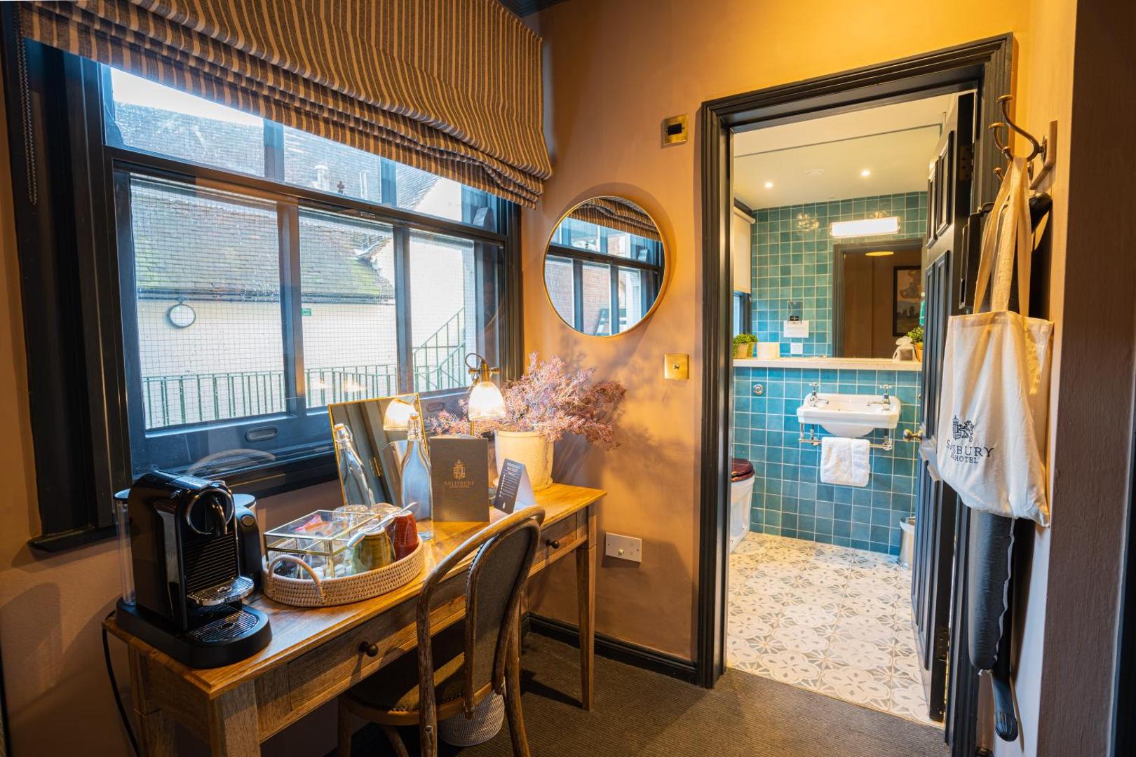 The Salisbury Arms Hotel