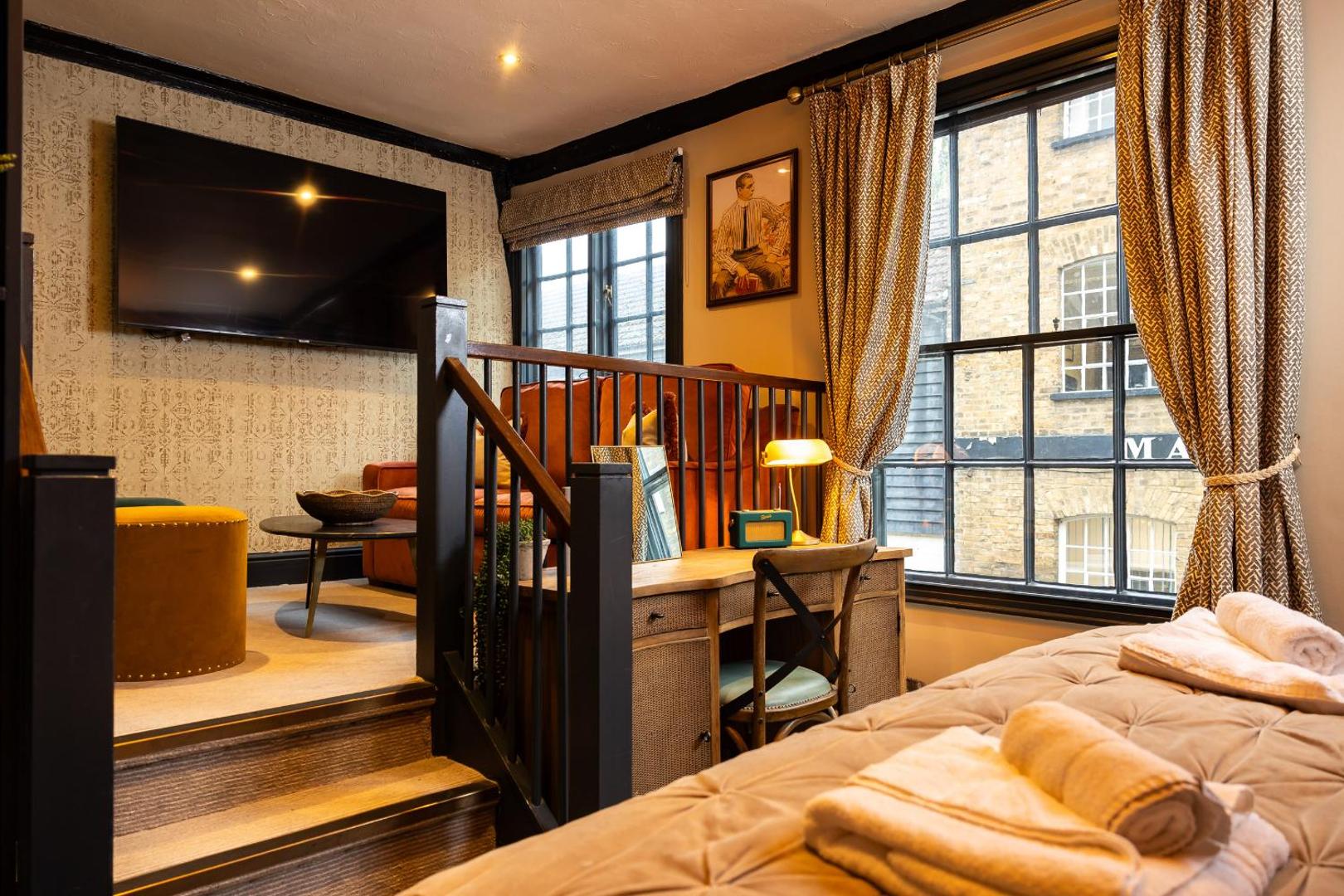 The Salisbury Arms Hotel