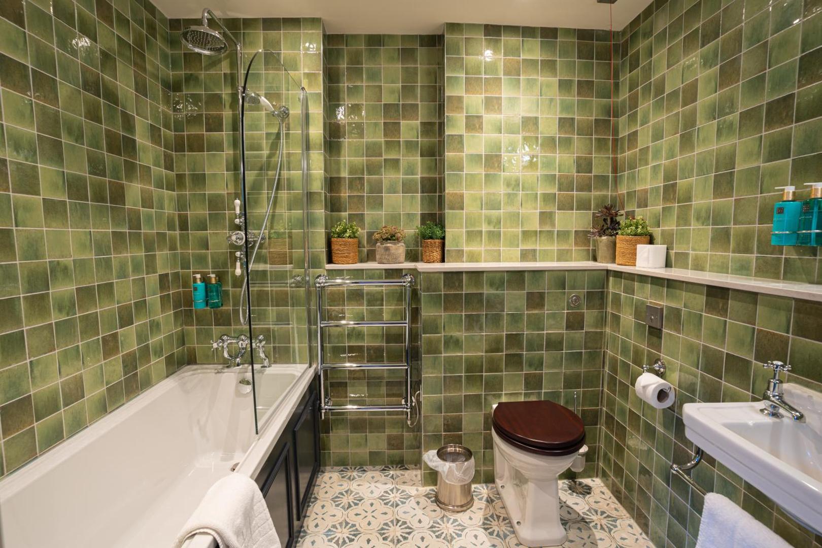 The Salisbury Arms Hotel