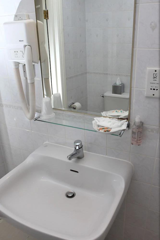Cambridge Hotel Gatwick