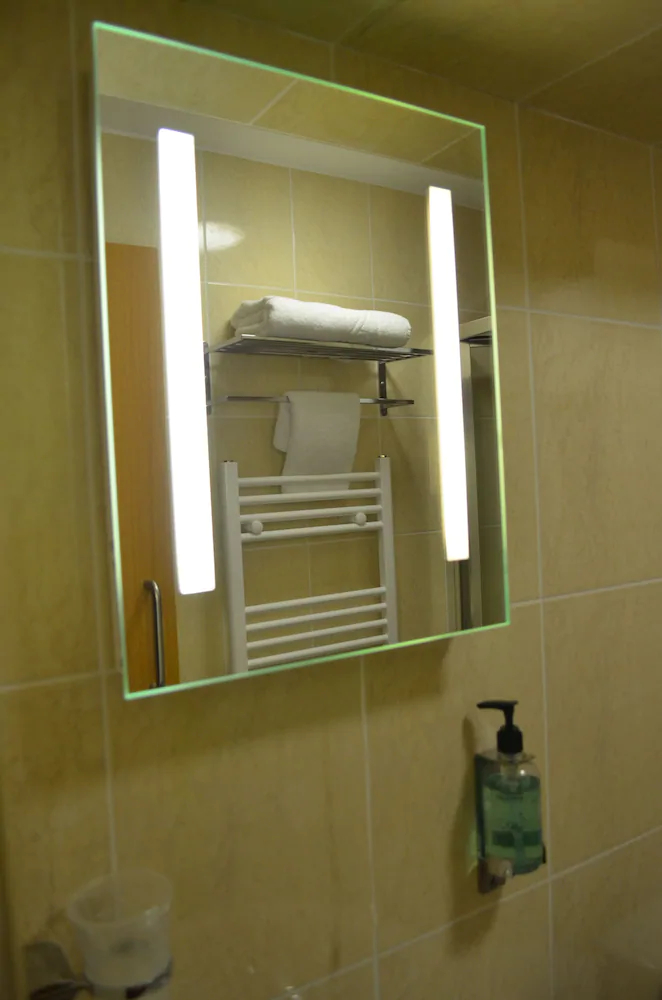Cambridge Hotel Gatwick
