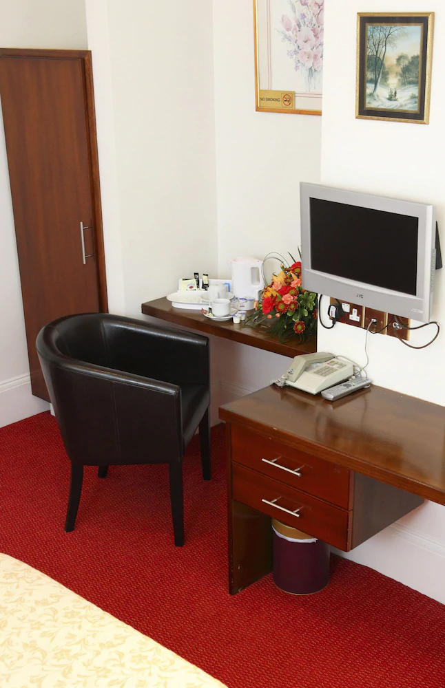 Cambridge Hotel Gatwick