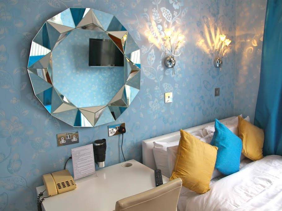 Crompton Guest House