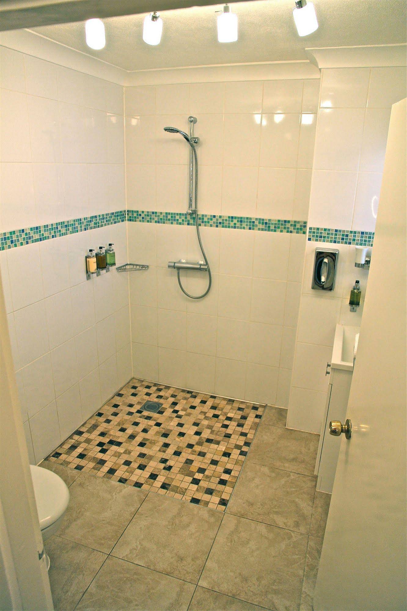 Crompton Guest House
