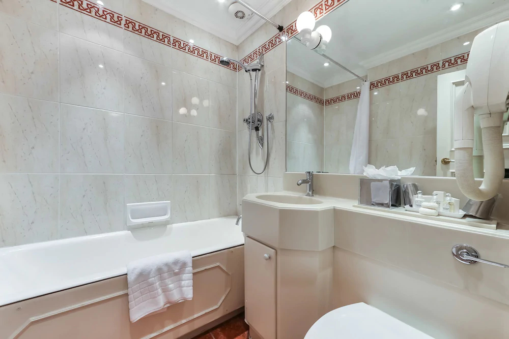 10 Curzon Street by Mansley Apartements