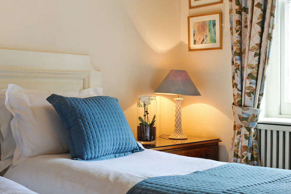 10 Curzon Street by Mansley Apartements