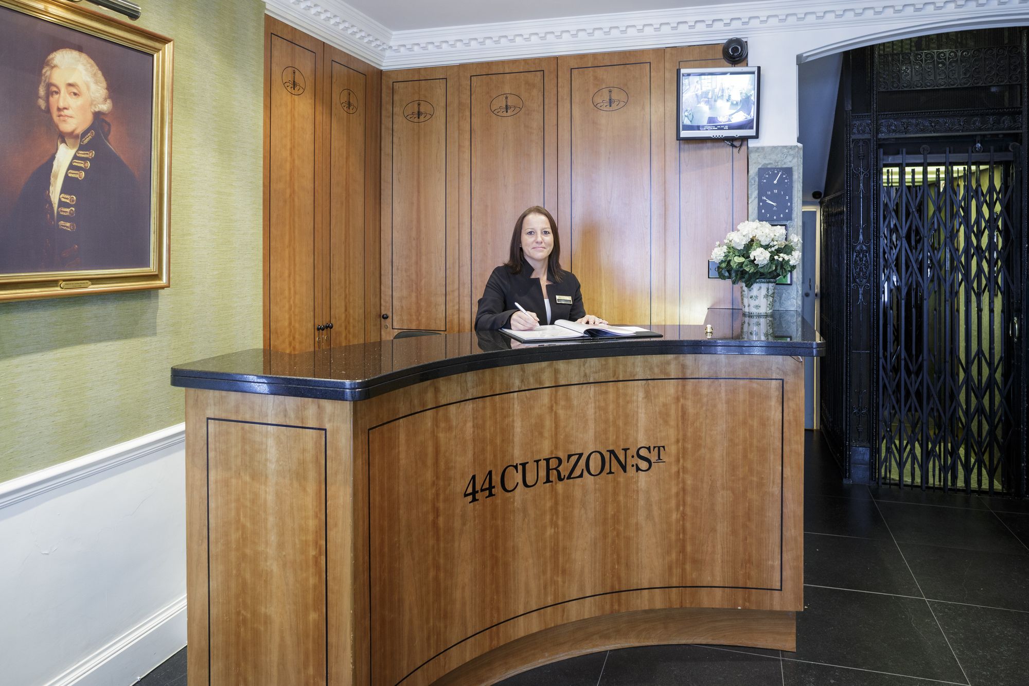 44 Curzon Street by Mansley Apartments