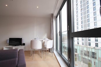 Aldgate East Studio by Mysquare