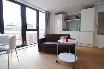 Aldgate East Studio by Mysquare