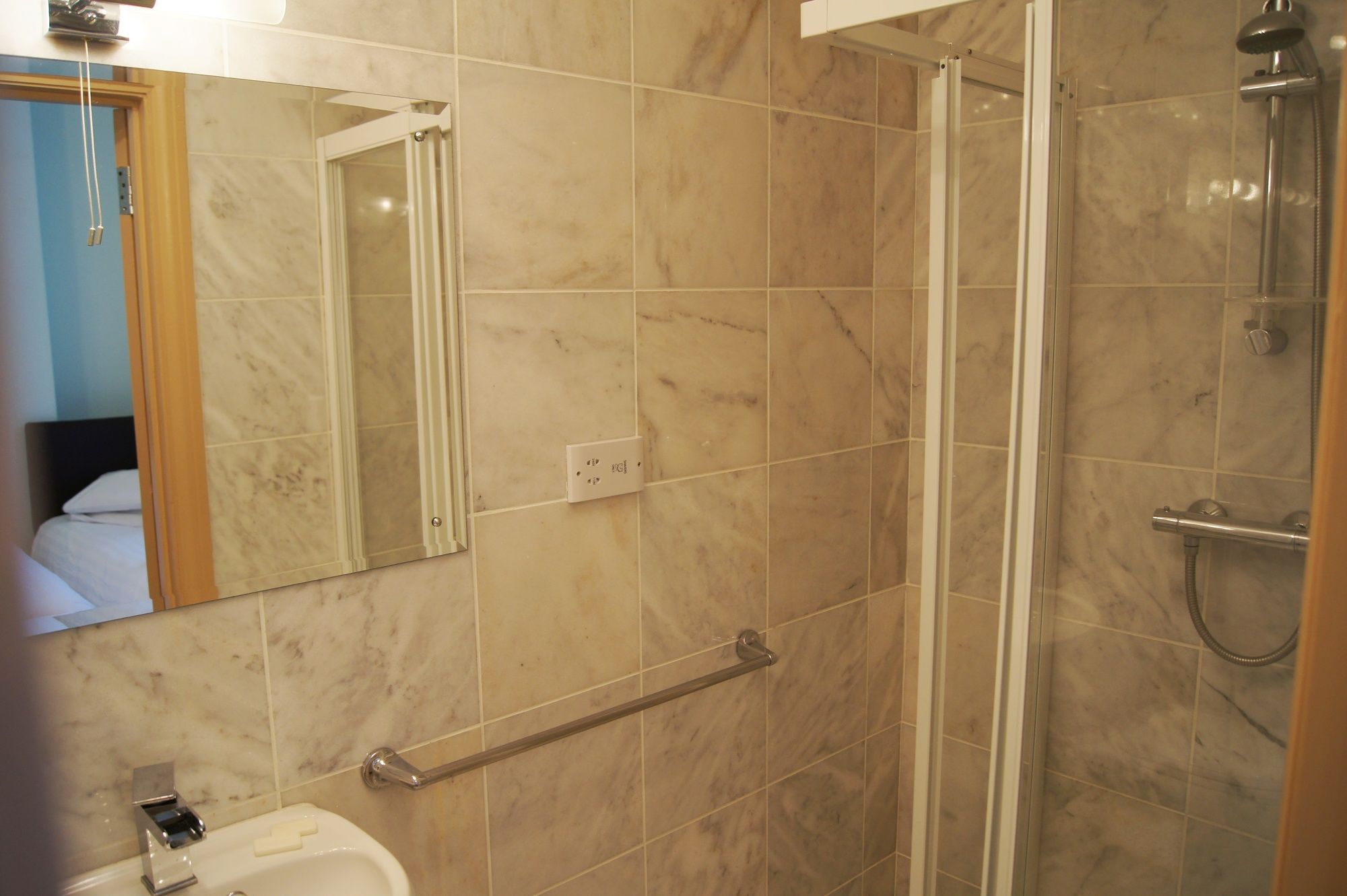 Voyage London Hotel
