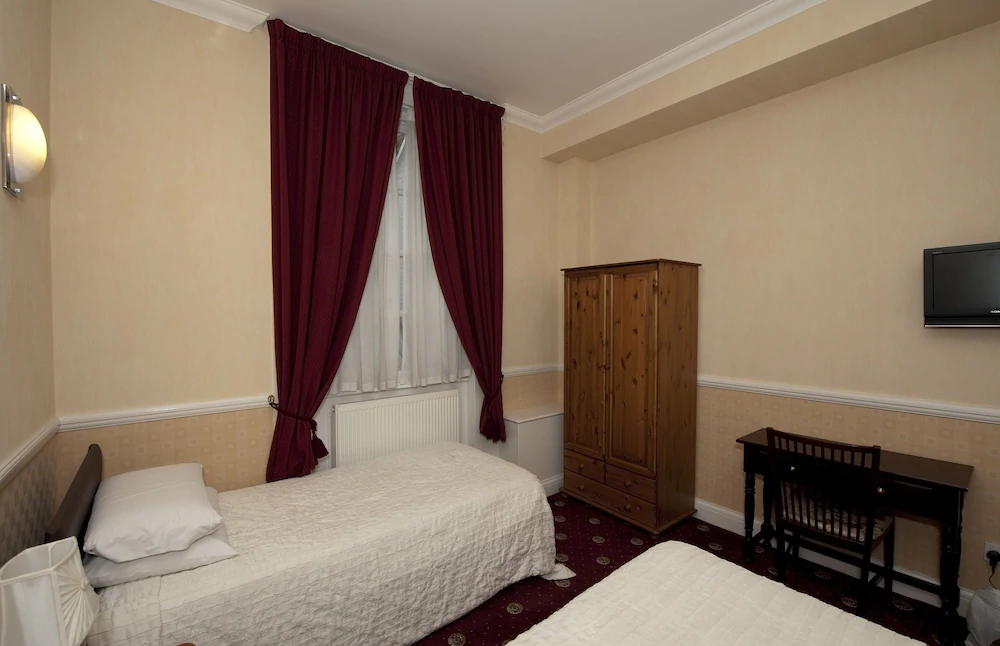 Balmoral House Hotel