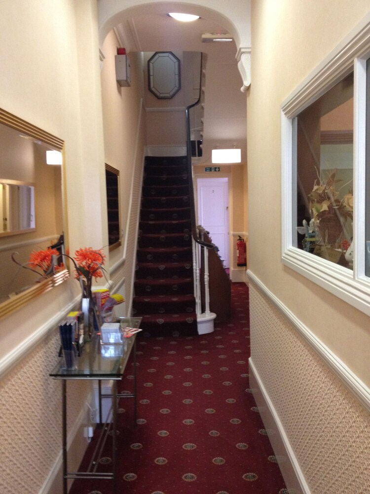 Balmoral House Hotel