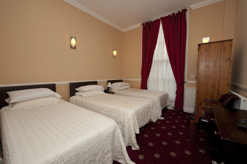 Balmoral House Hotel