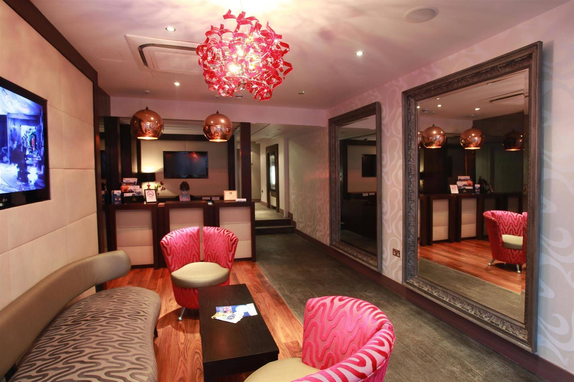Maitrise Suites Apartment Hotel