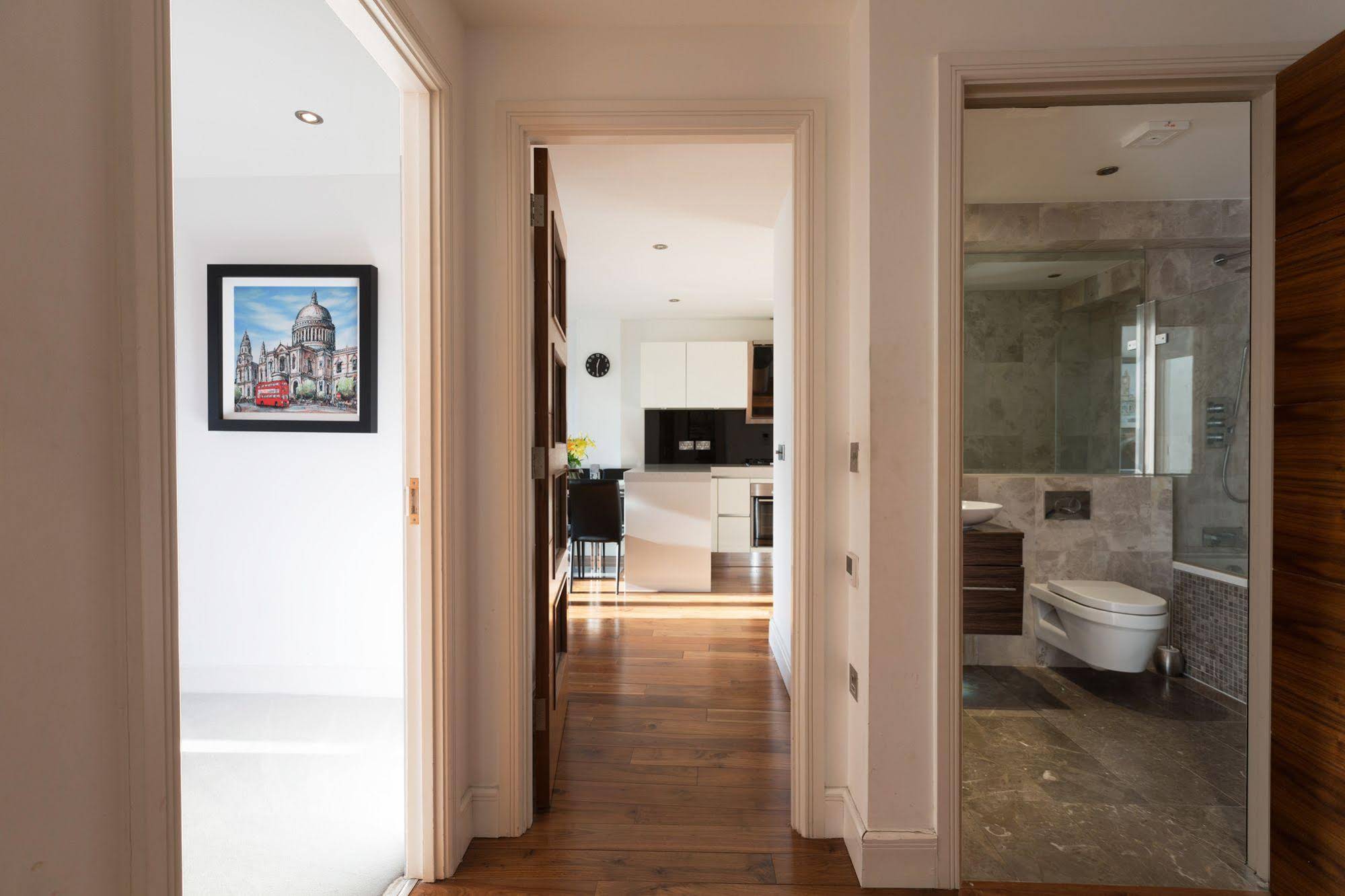 City Courtyard Apartments & Penthouse