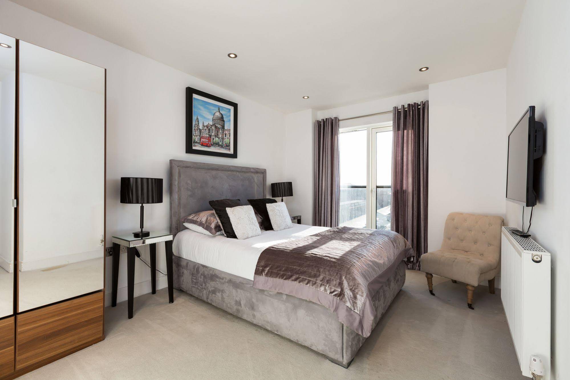 City Courtyard Apartments & Penthouse