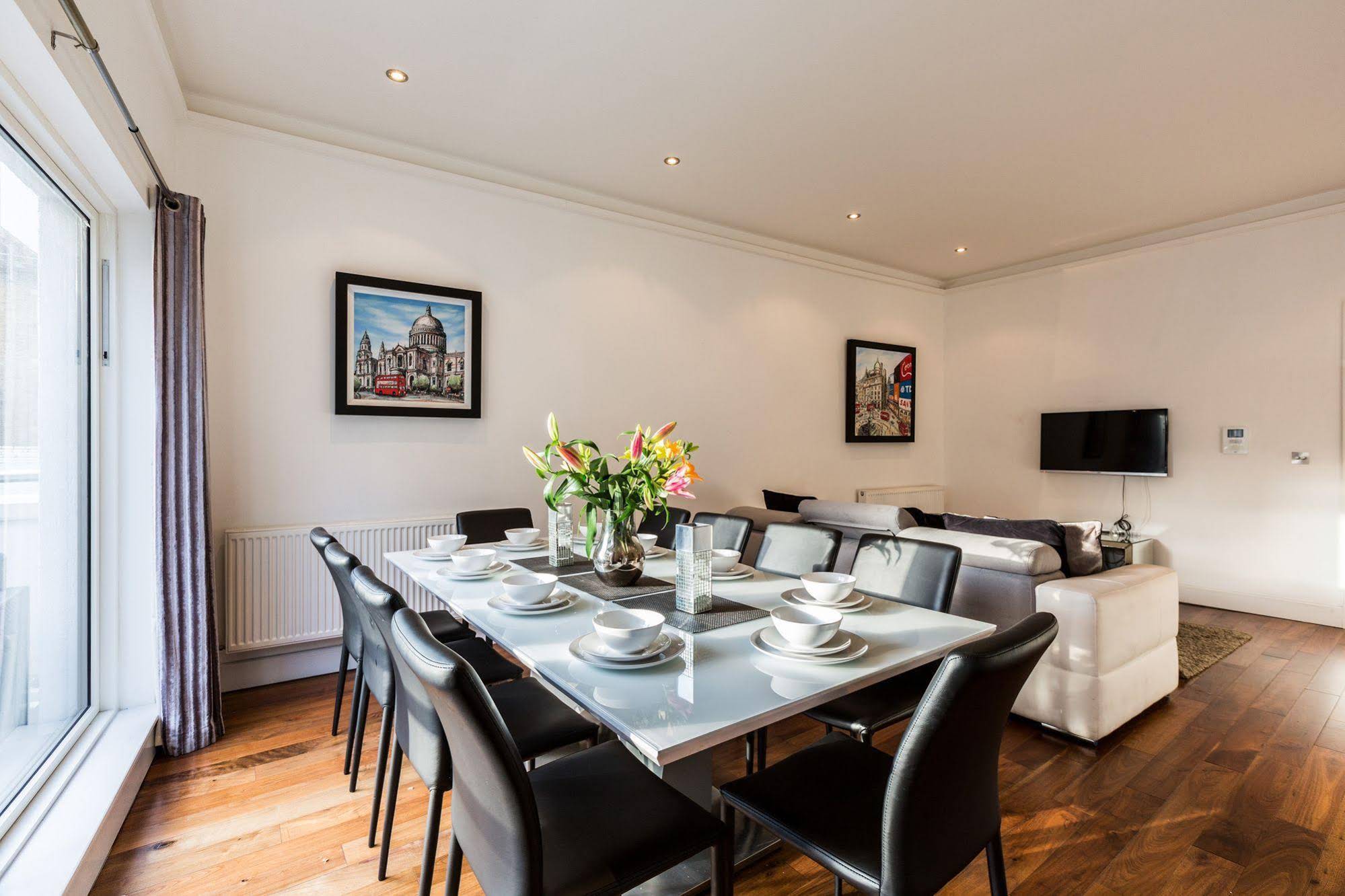 City Courtyard Apartments & Penthouse