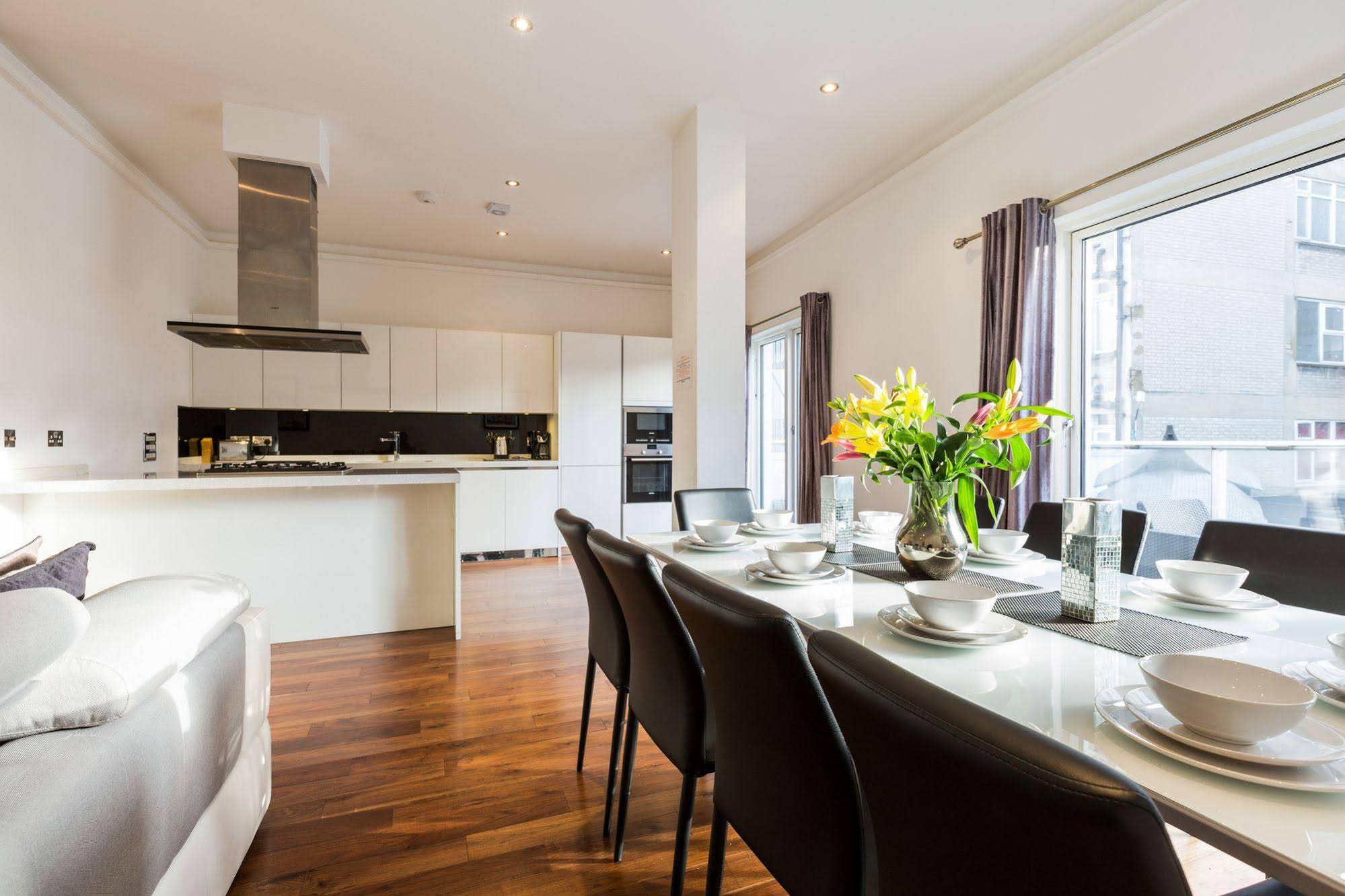 City Courtyard Apartments & Penthouse