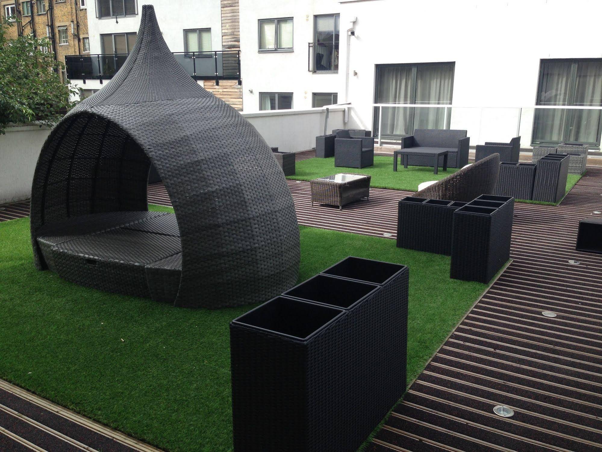 City Courtyard Apartments & Penthouse