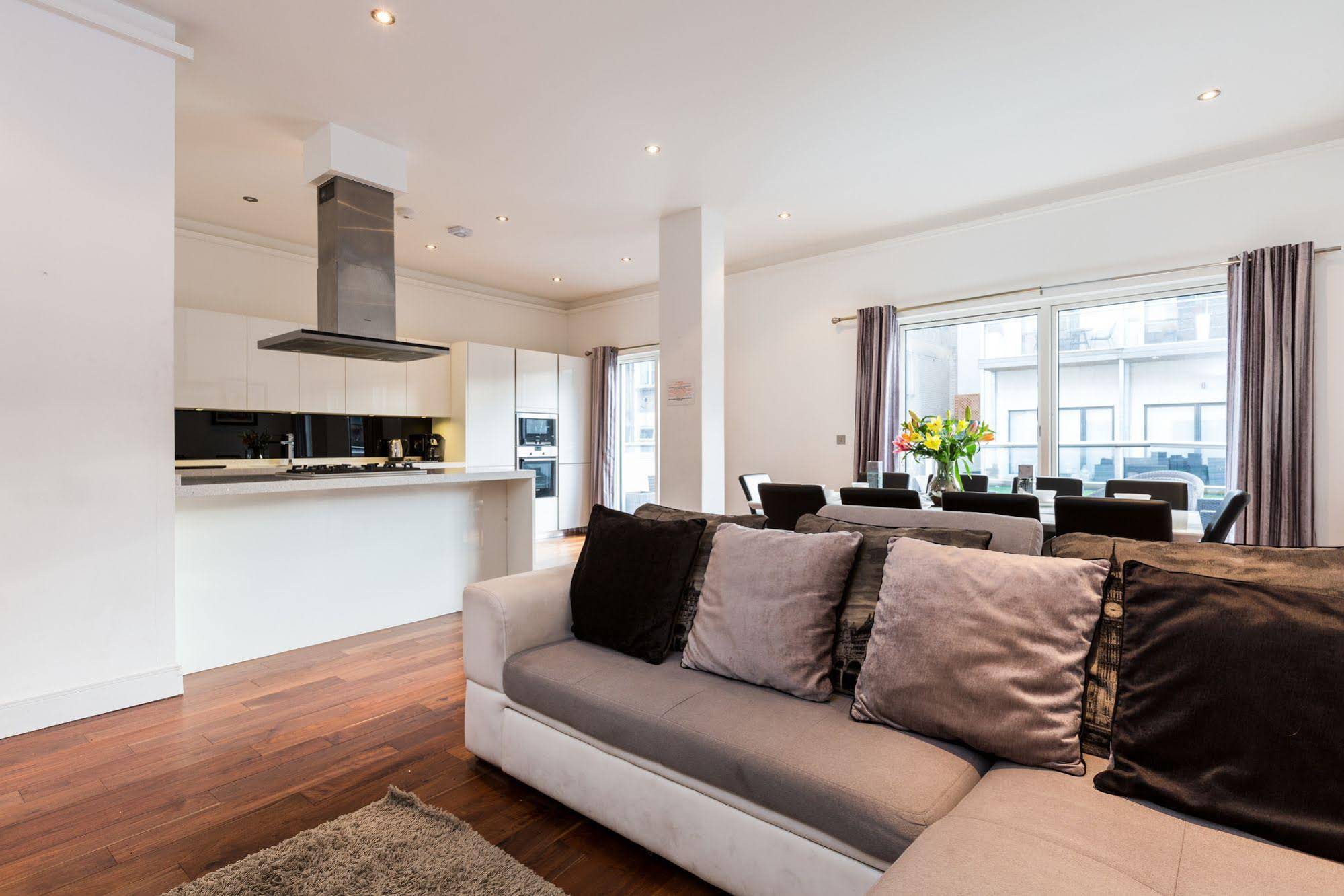 City Courtyard Apartments & Penthouse