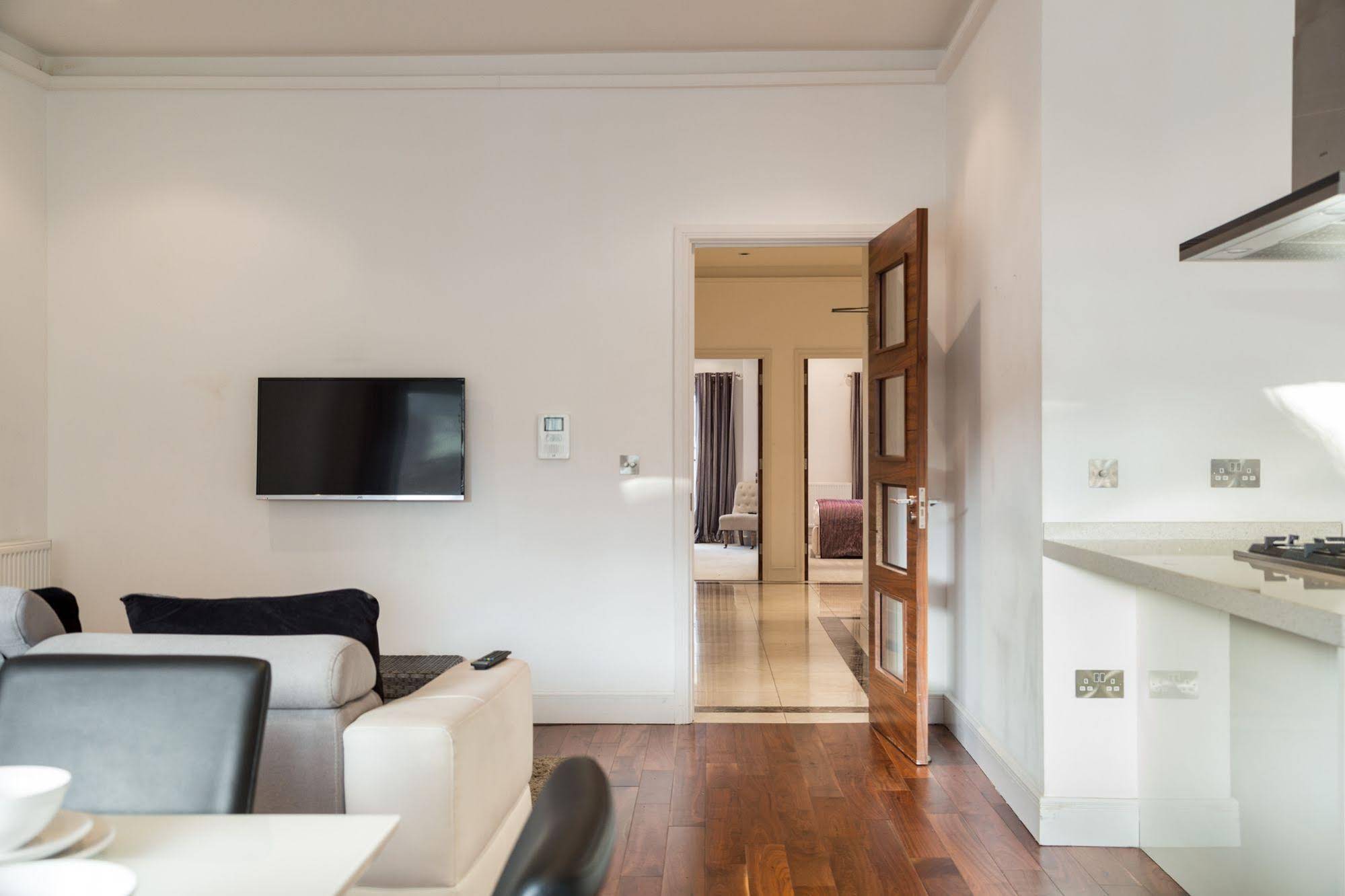 City Courtyard Apartments & Penthouse