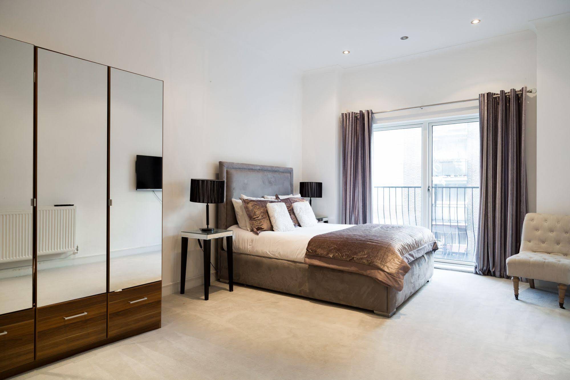 City Courtyard Apartments & Penthouse