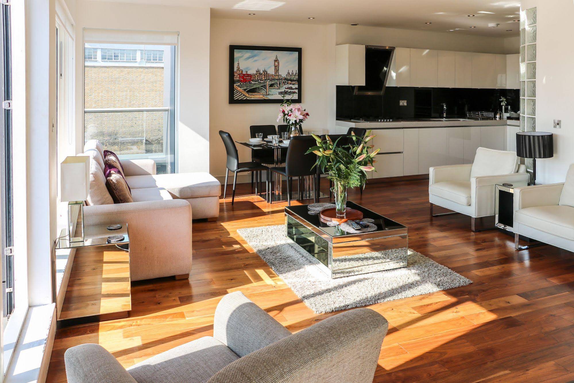 City Courtyard Apartments & Penthouse