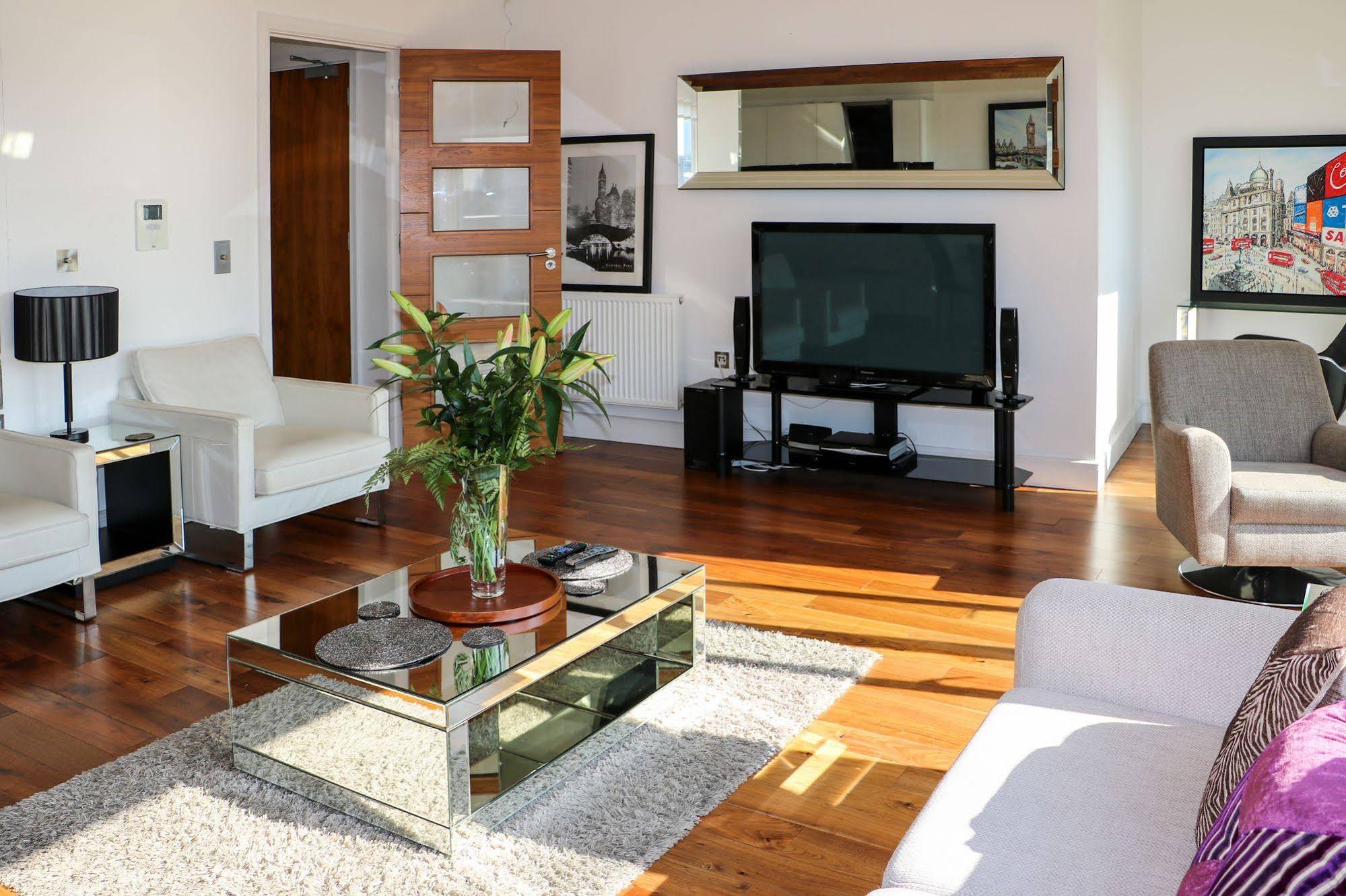 City Courtyard Apartments & Penthouse