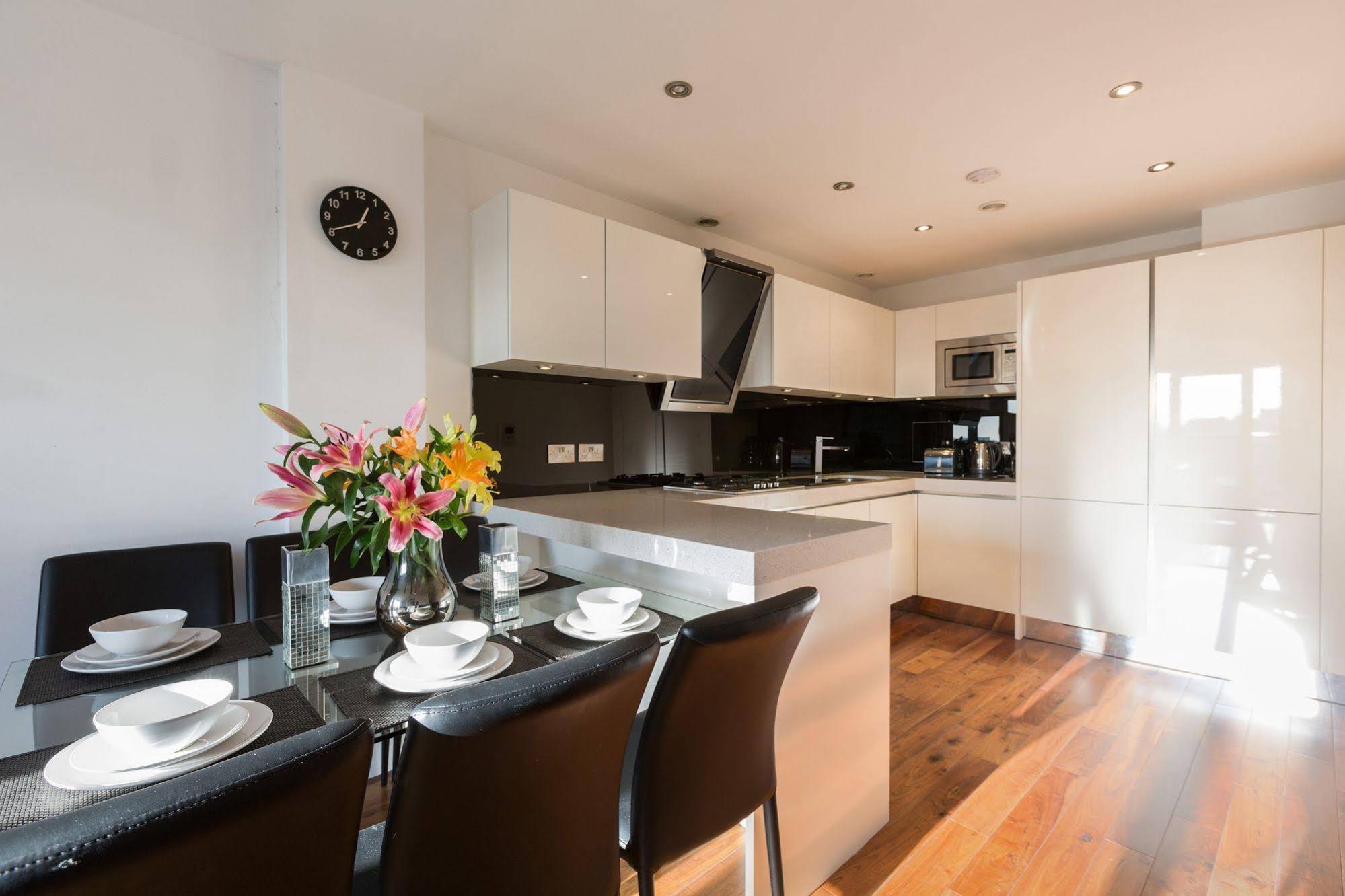 City Courtyard Apartments & Penthouse