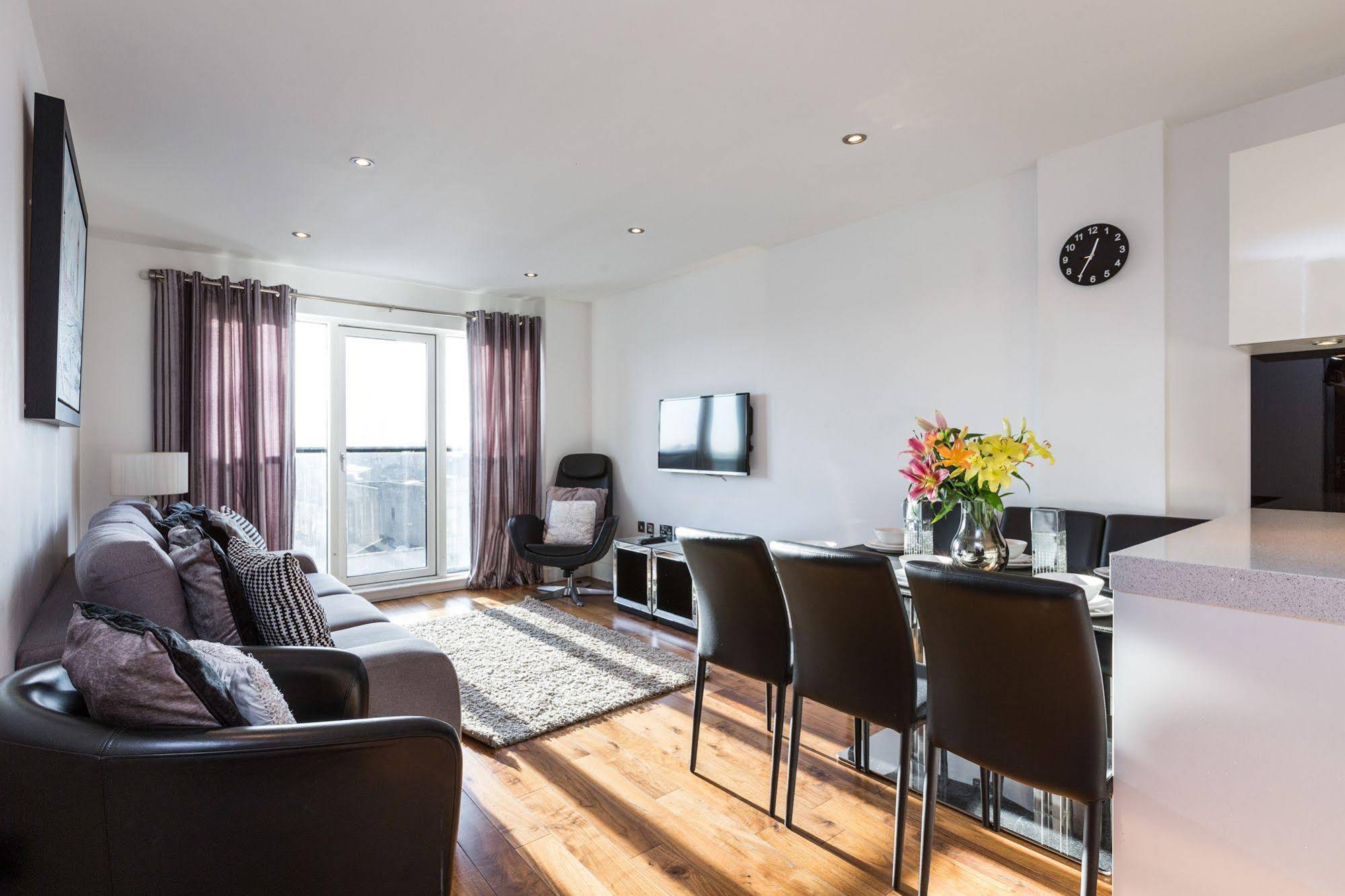 City Courtyard Apartments & Penthouse