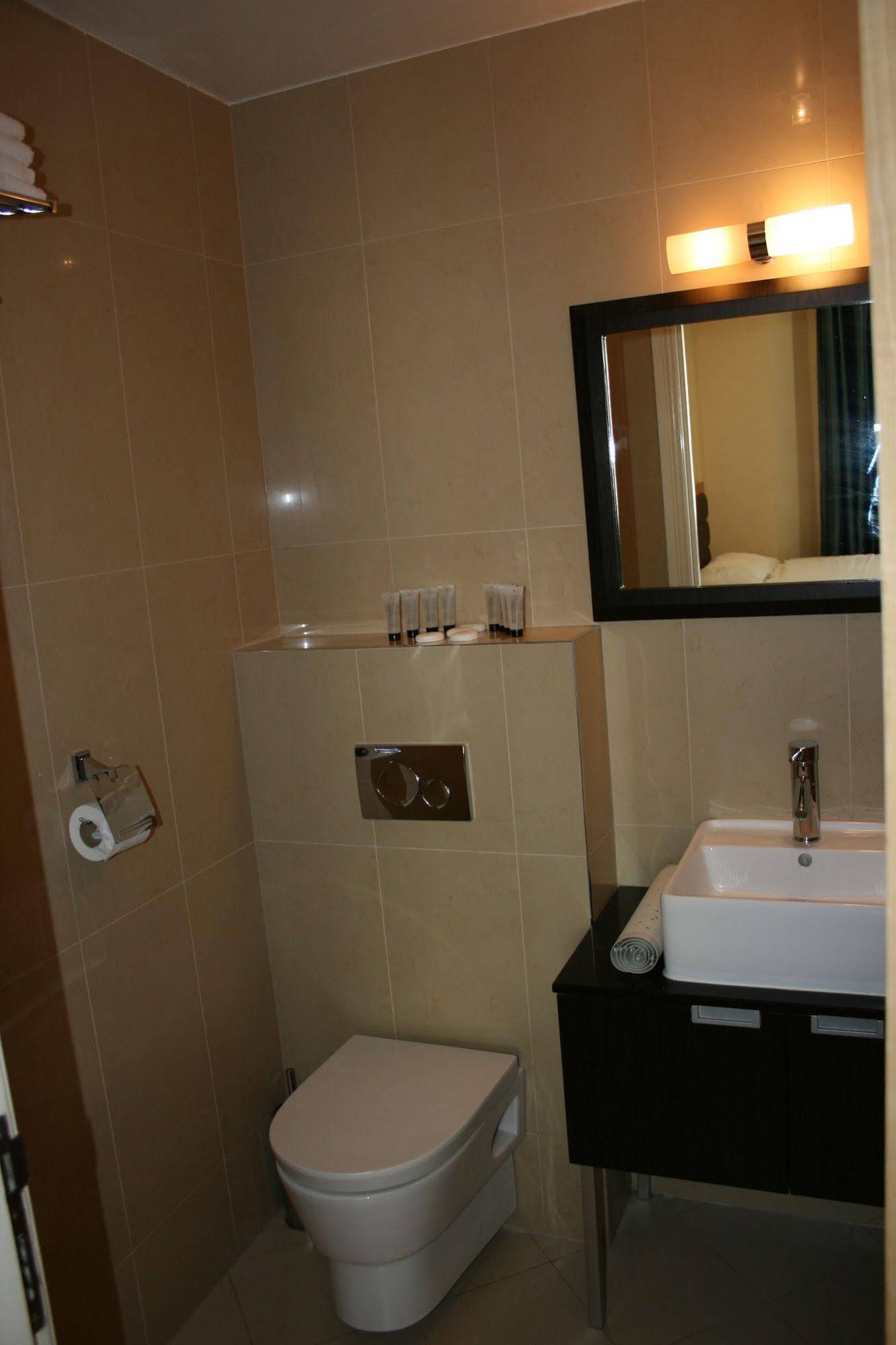 Cromwell International Hotel
