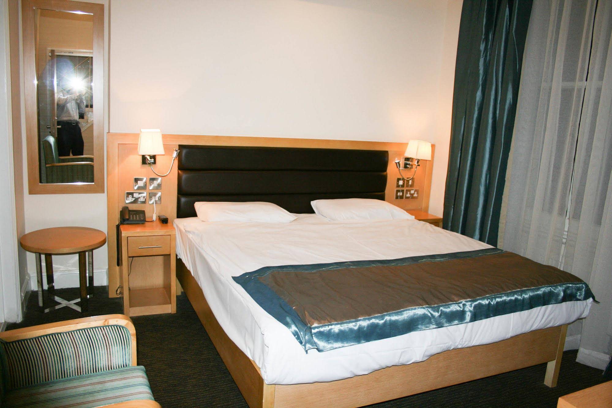 Cromwell International Hotel