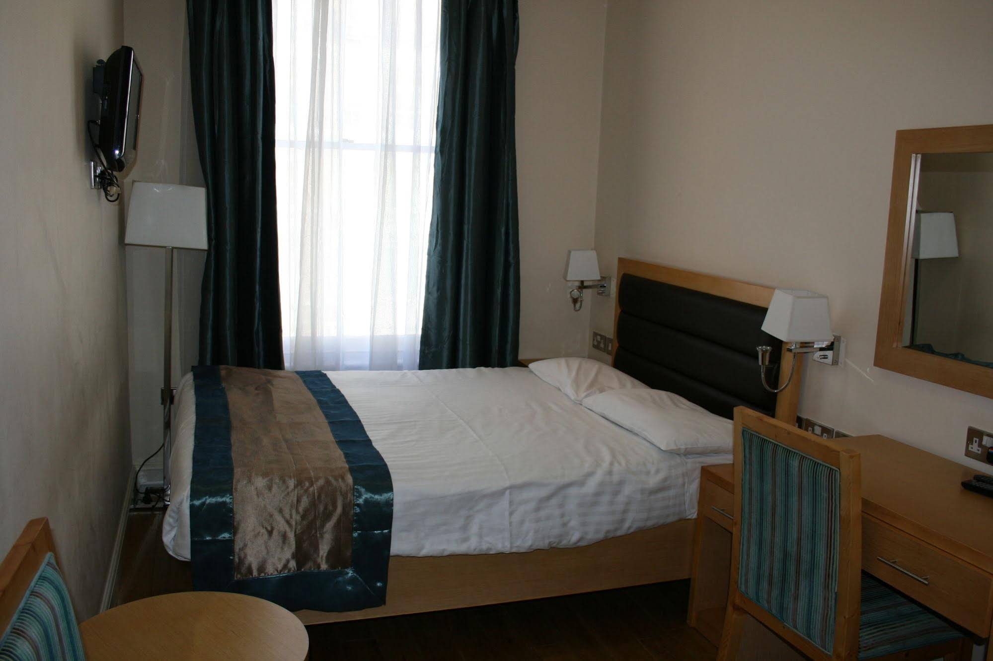 Cromwell International Hotel