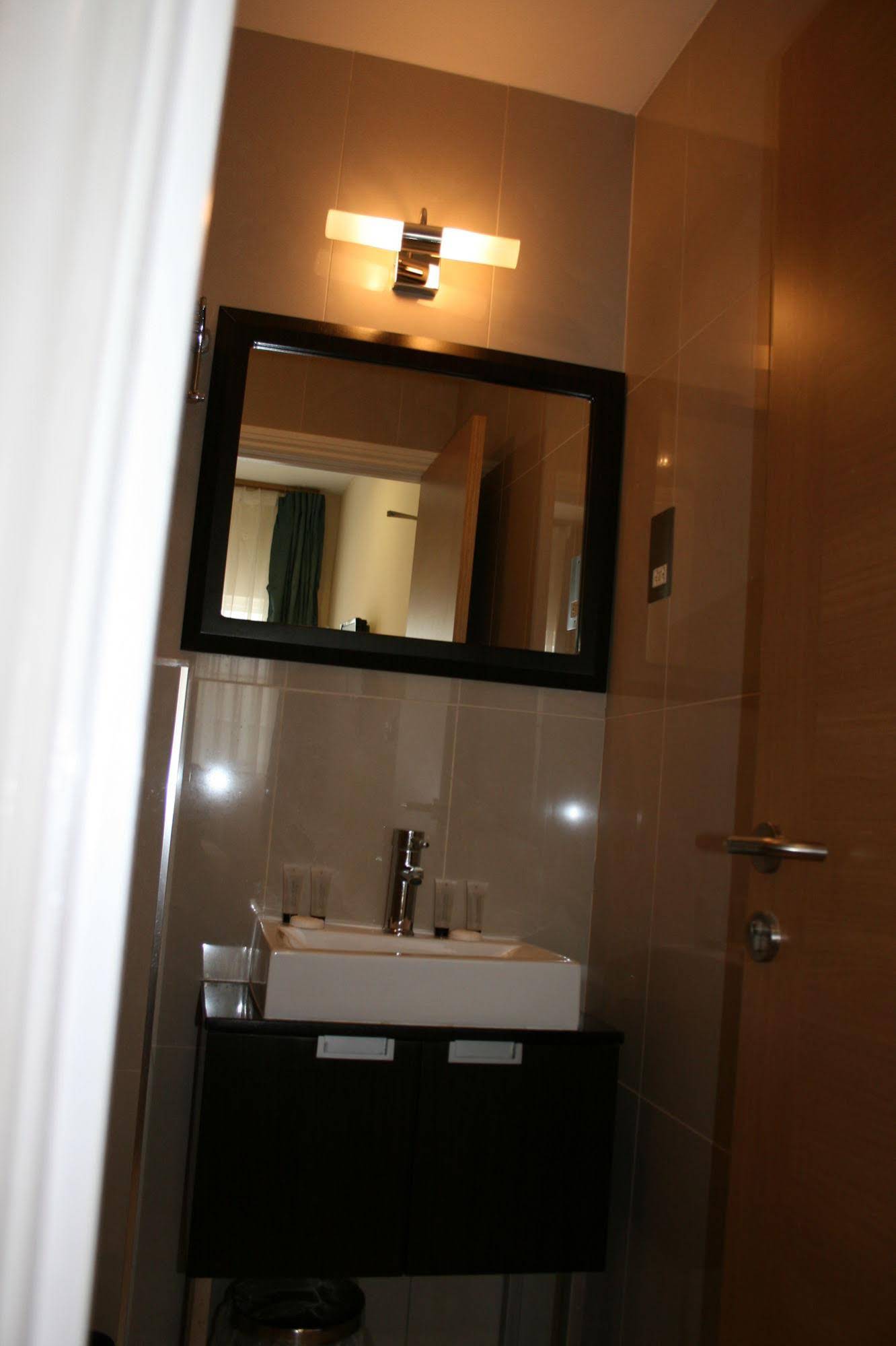 Cromwell International Hotel