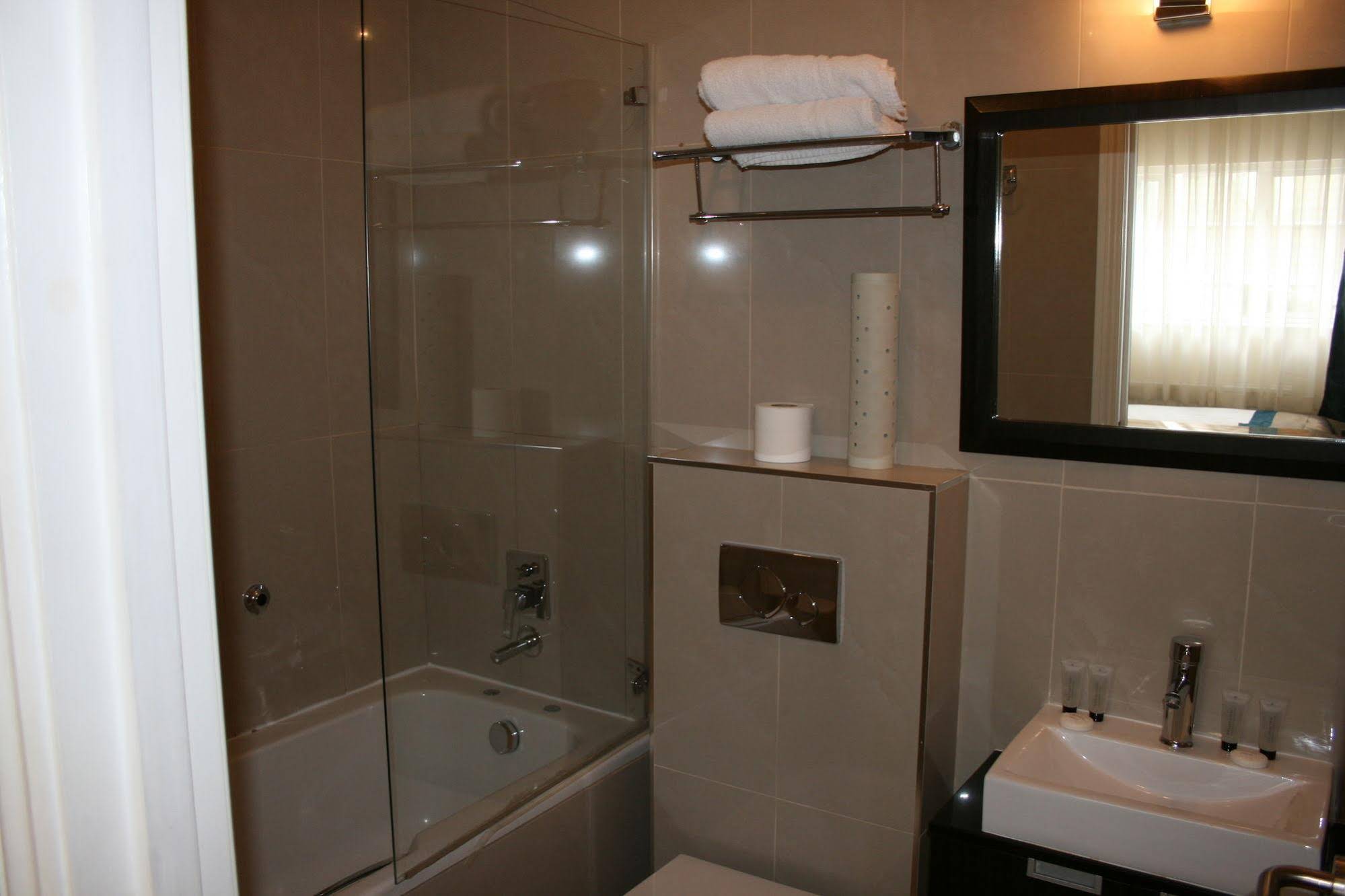 Cromwell International Hotel