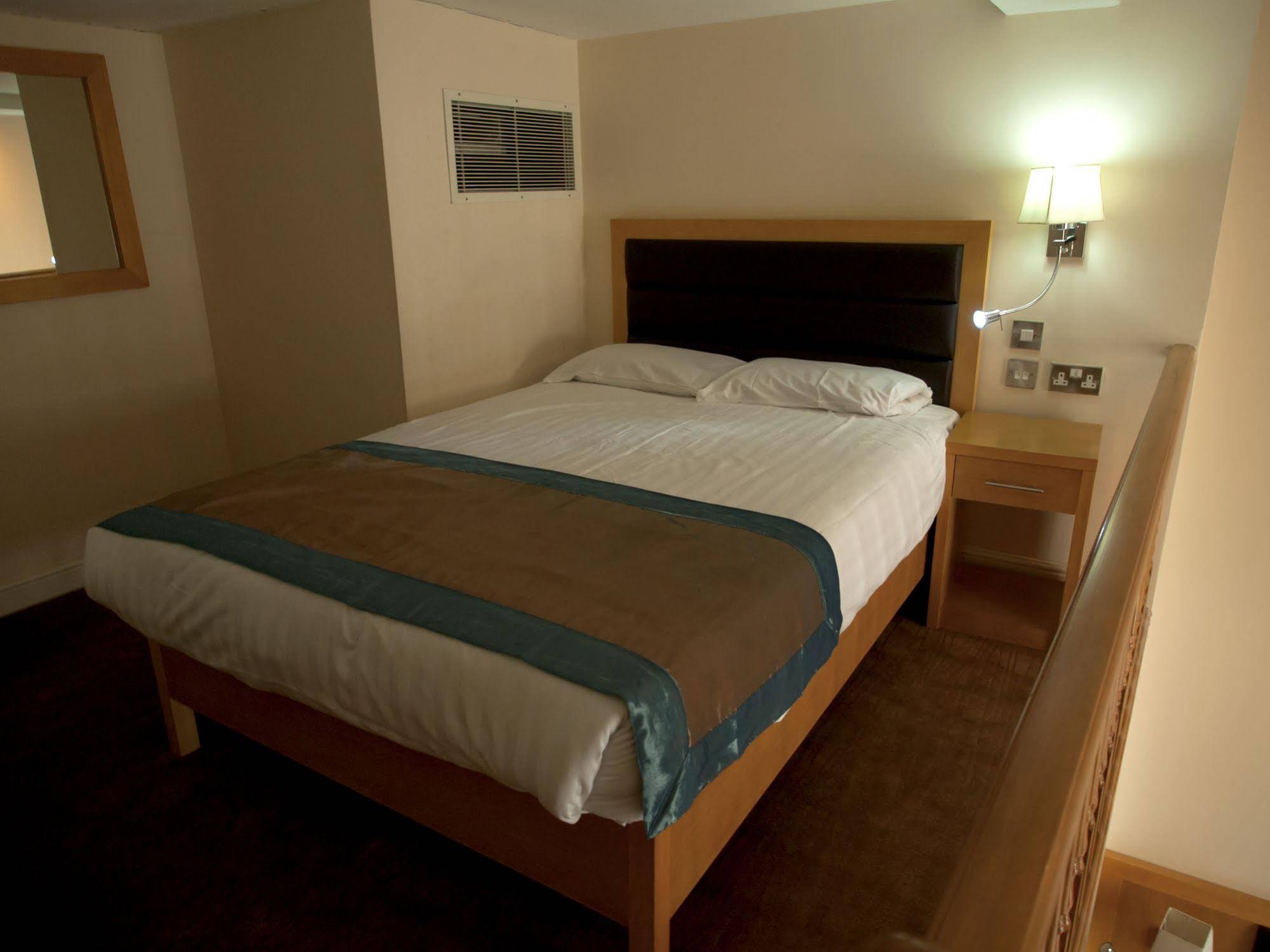 Cromwell International Hotel