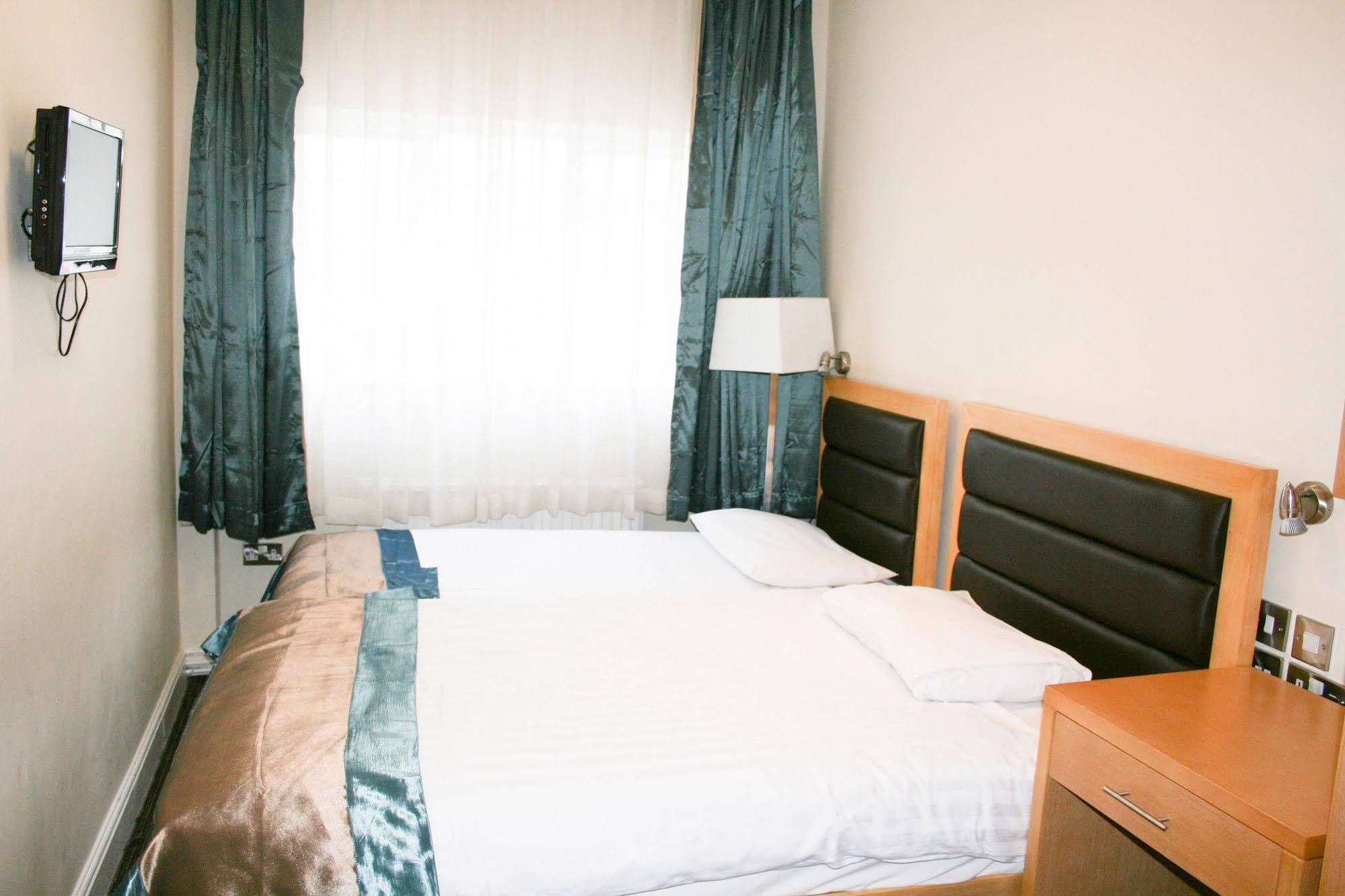 Cromwell International Hotel