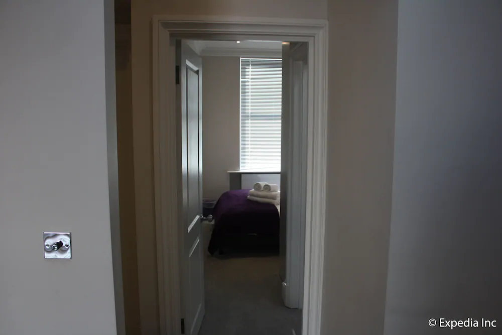 Flying Butler - Barons Court Apartments