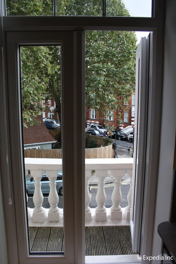 Flying Butler - Barons Court Apartments