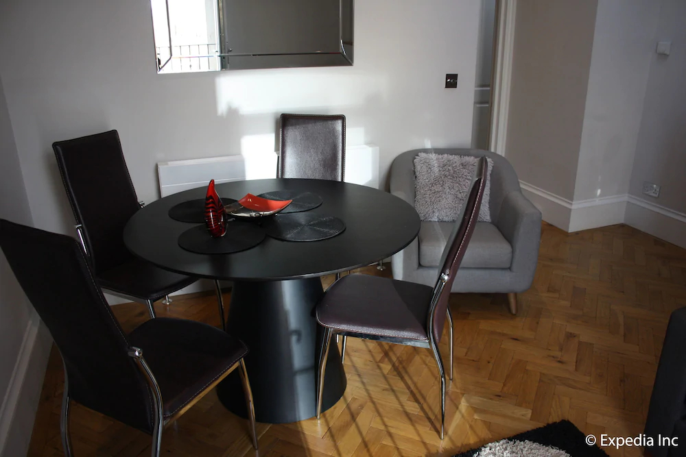 Flying Butler - Barons Court Apartments