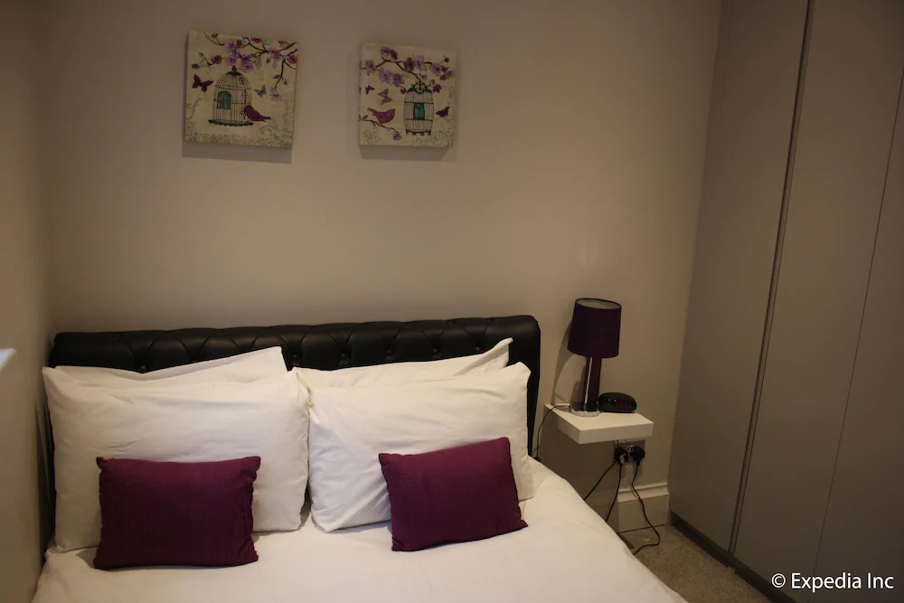 Flying Butler - Barons Court Apartments