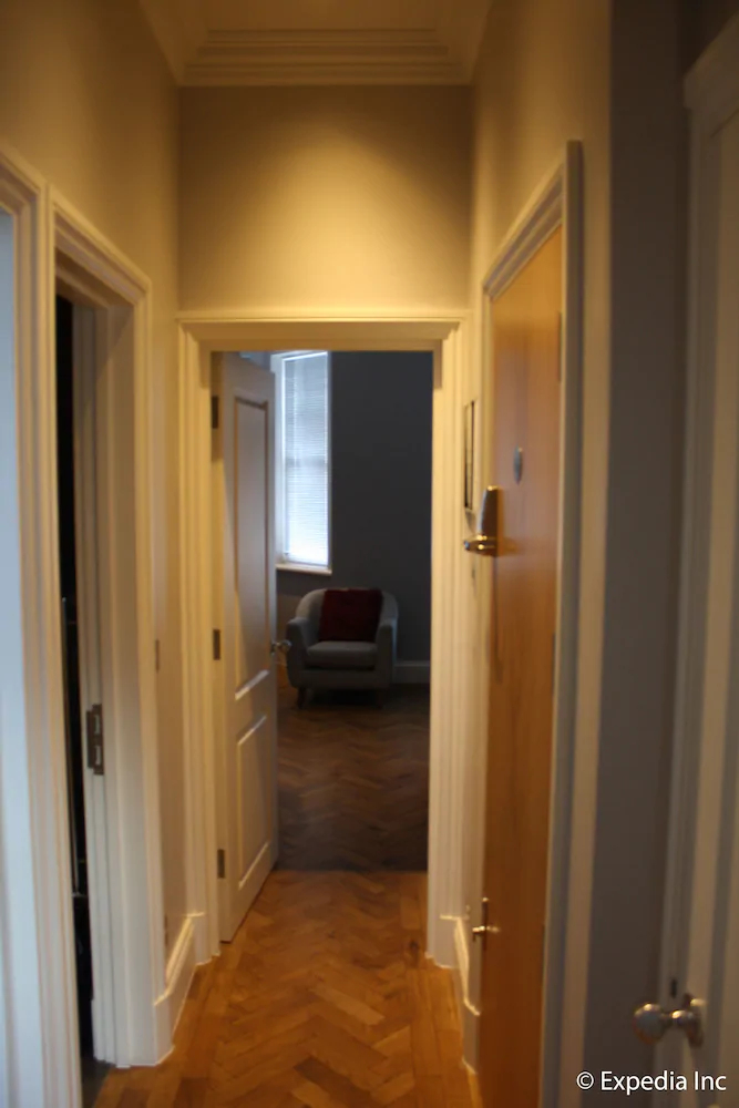 Flying Butler - Barons Court Apartments