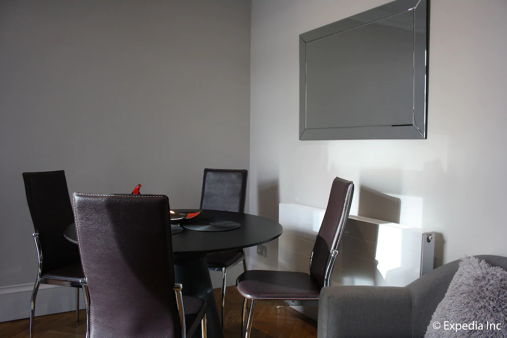 Flying Butler - Barons Court Apartments