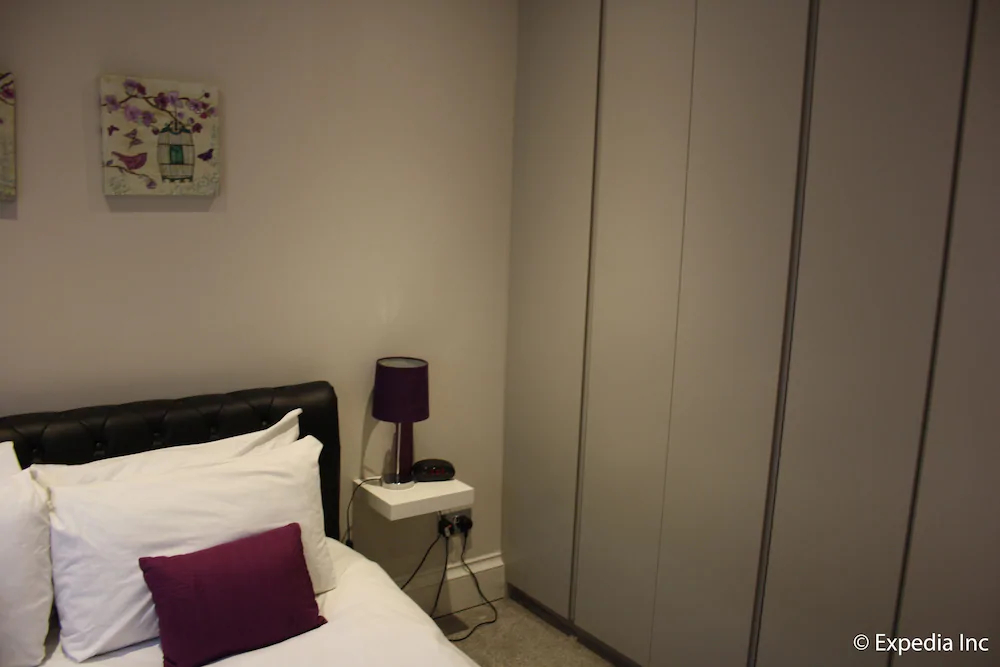 Flying Butler - Barons Court Apartments