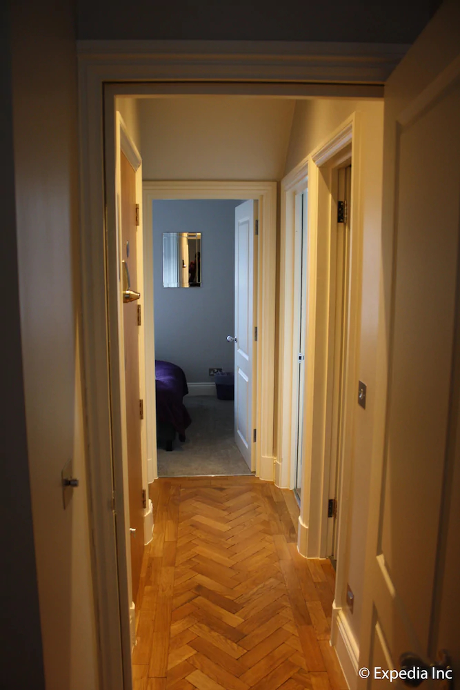 Flying Butler - Barons Court Apartments