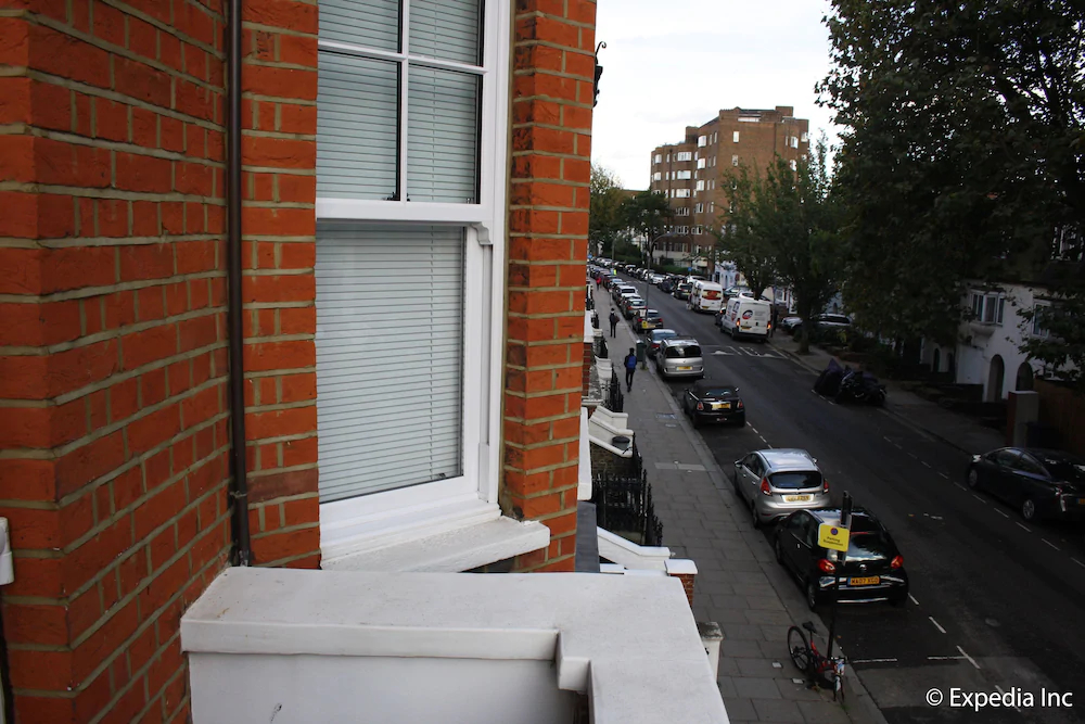 Flying Butler - Barons Court Apartments